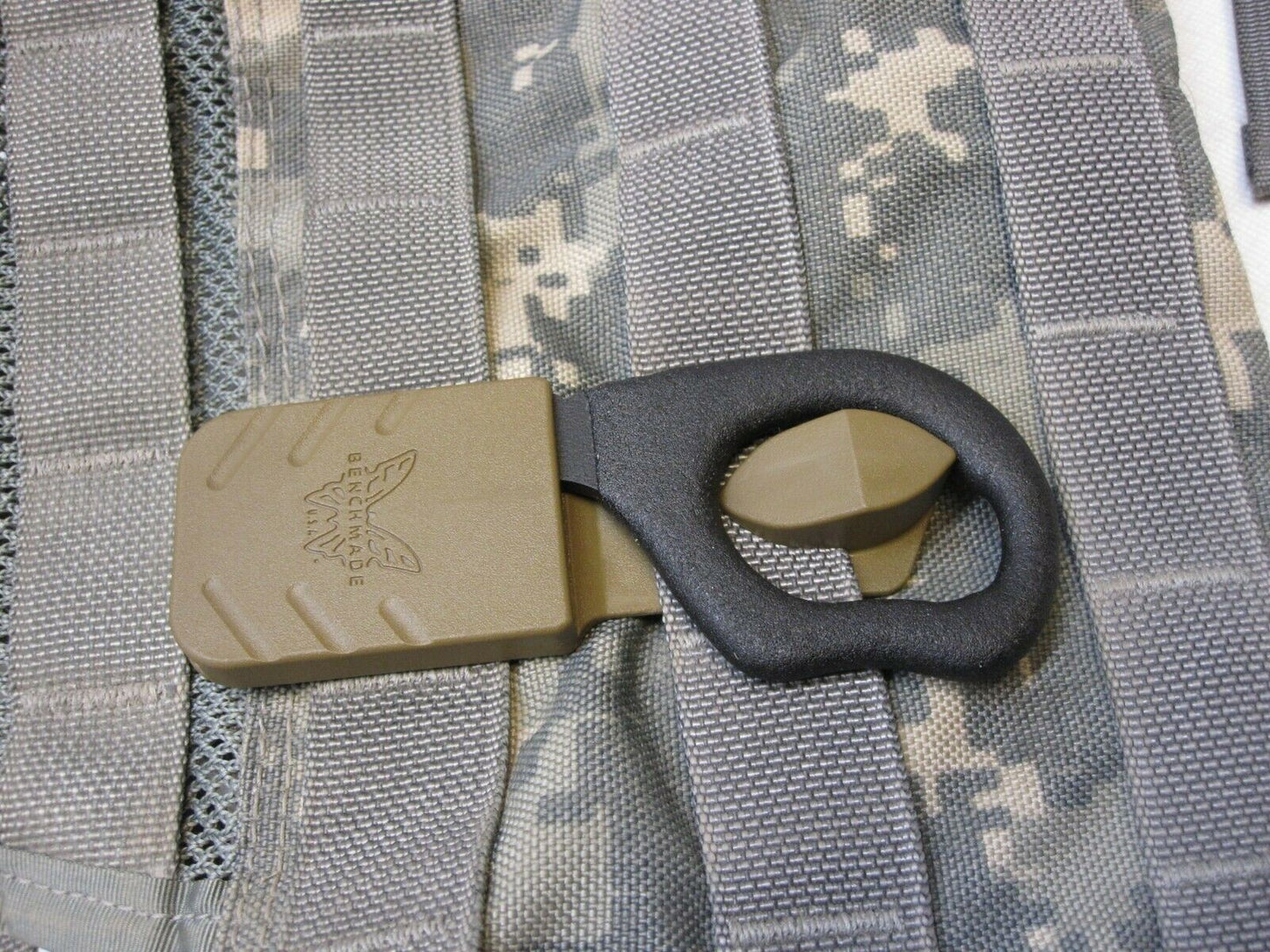 NEW BENCHMADE STRAP CUTTER RESCUE 7 HOOK KNIFE w/ MOLLE/PALS KYDEX SHEATH COYOTE