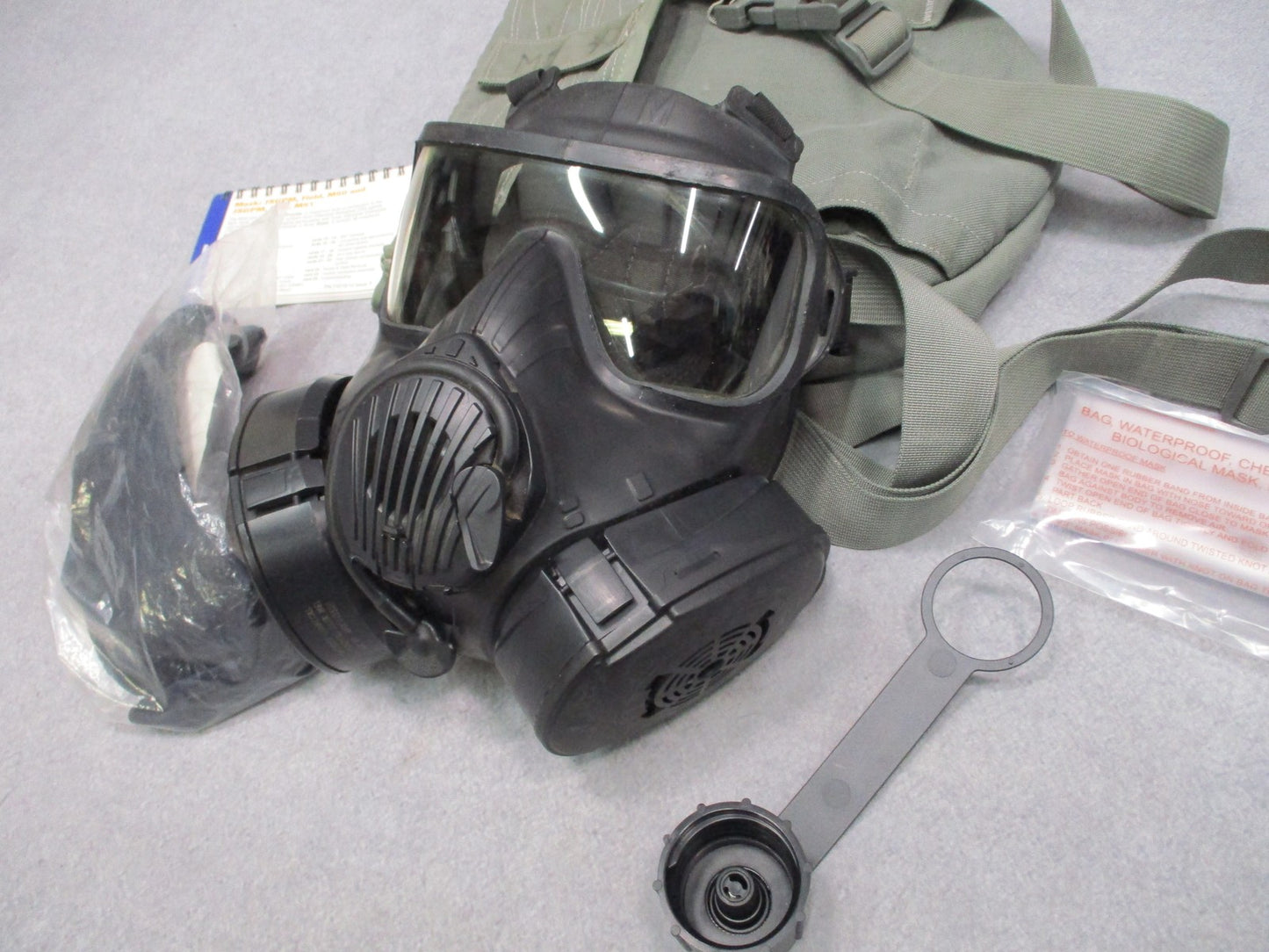 USGI Avon M50 JSGPM Gas Mask Medium CBRN Protective Mask Carrier Kit