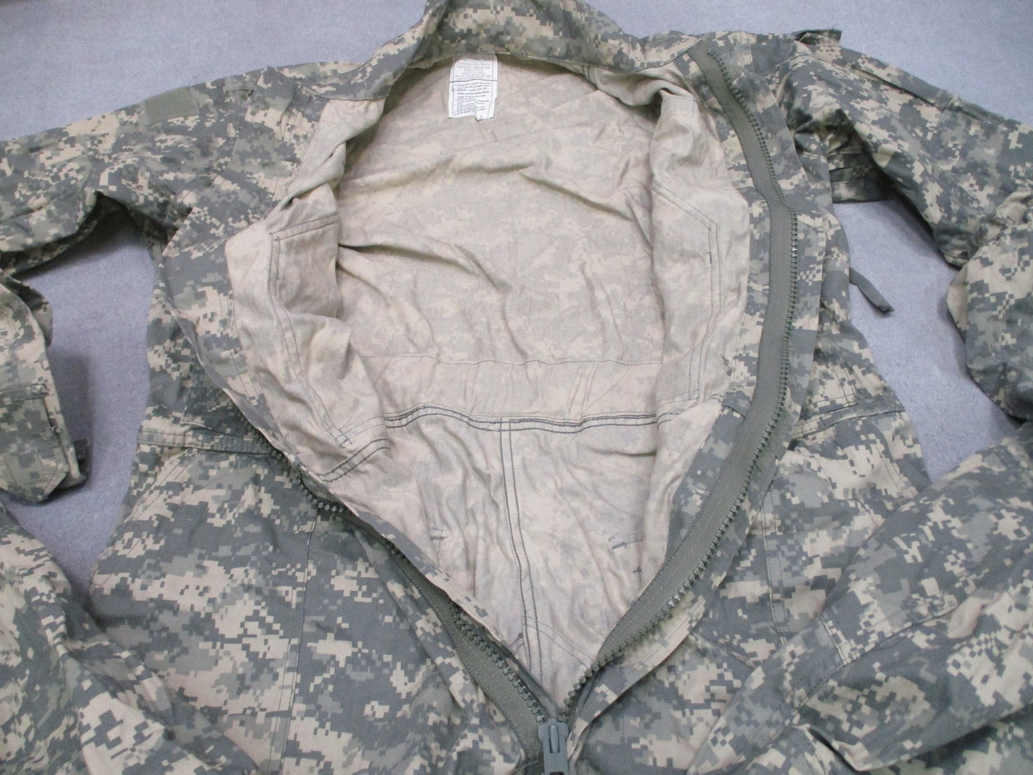 US Military Mechanics Coveralls UCP Camo X-Large New With Tags 8415-01-534-7383