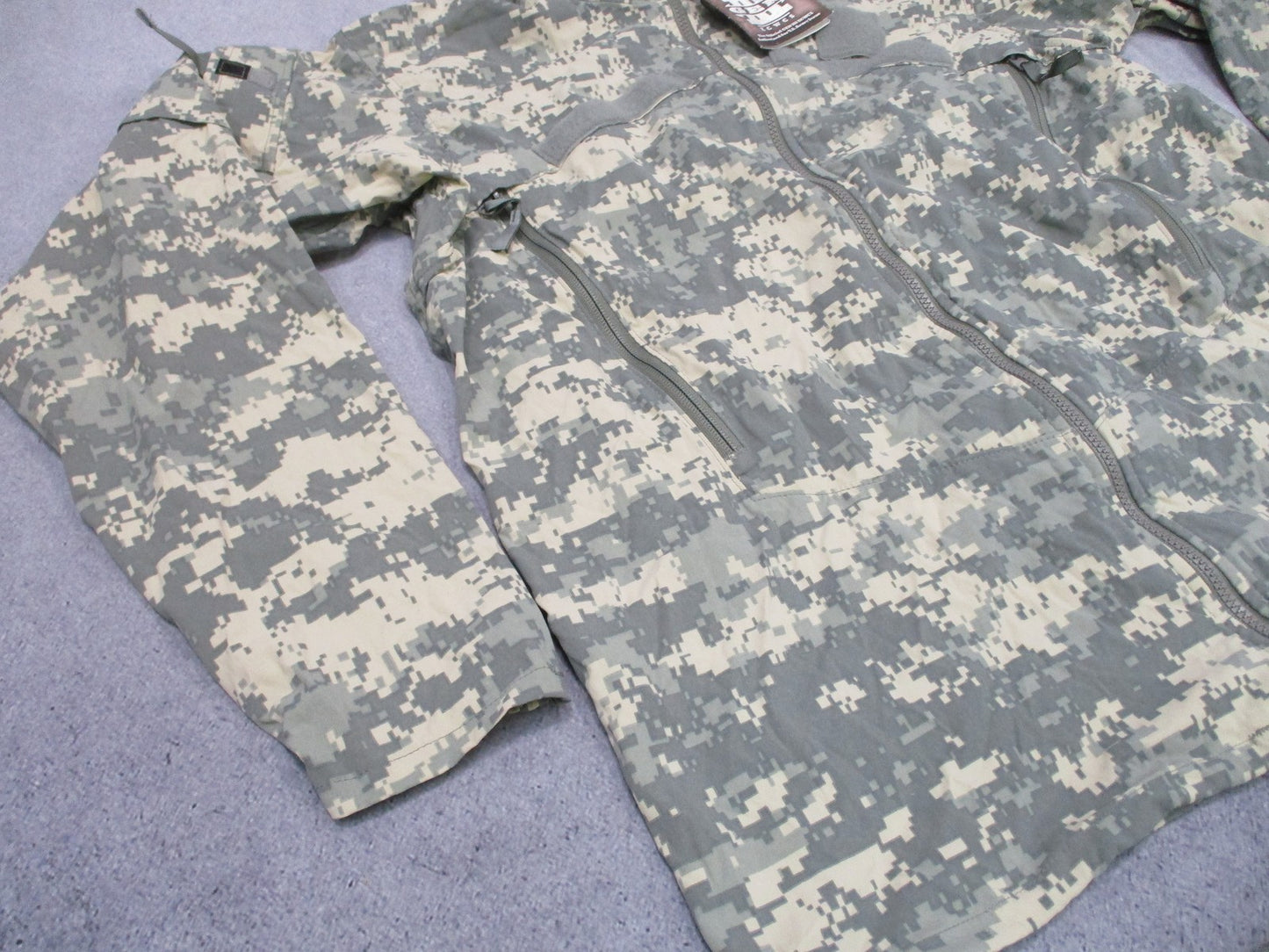 New US Army Issue GEN III ECWCS Wind Cold Weather Jacket Digital Camo Medium Reg