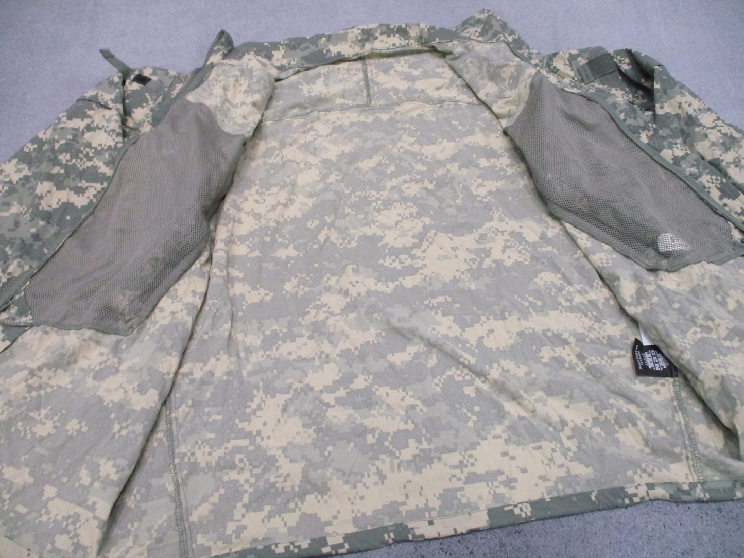 New US Army Issue GEN III ECWCS Wind Cold Weather Jacket Digital Camo Medium Reg