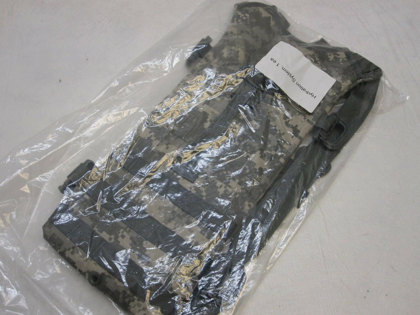 NOS ARMY ACU DIGITAL HYDRATION SYSTEM CARRIER W/ BLADDER PACK 8465-01-525-5531