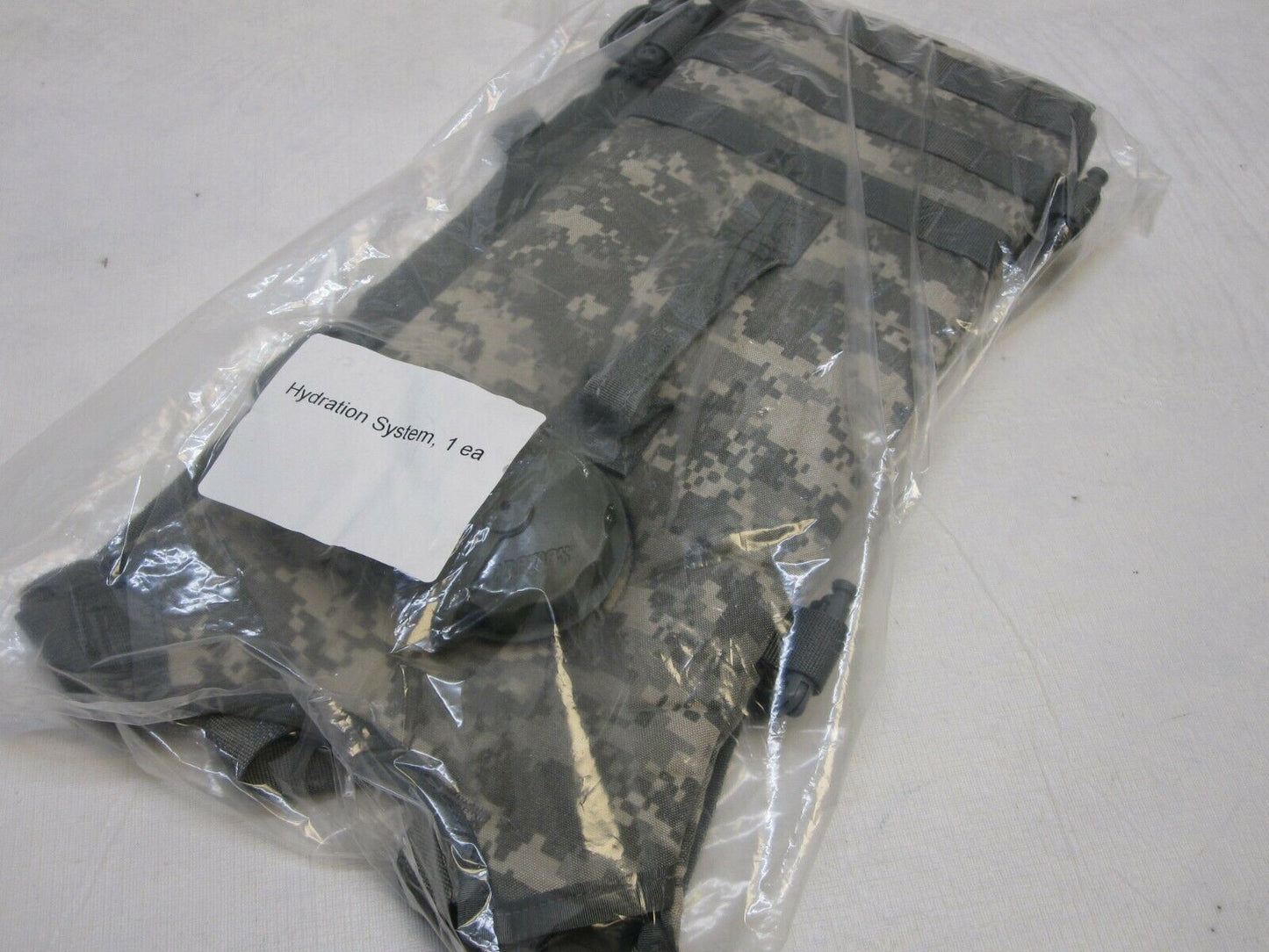 NOS ARMY ACU DIGITAL HYDRATION SYSTEM CARRIER W/ BLADDER PACK 8465-01-525-5531