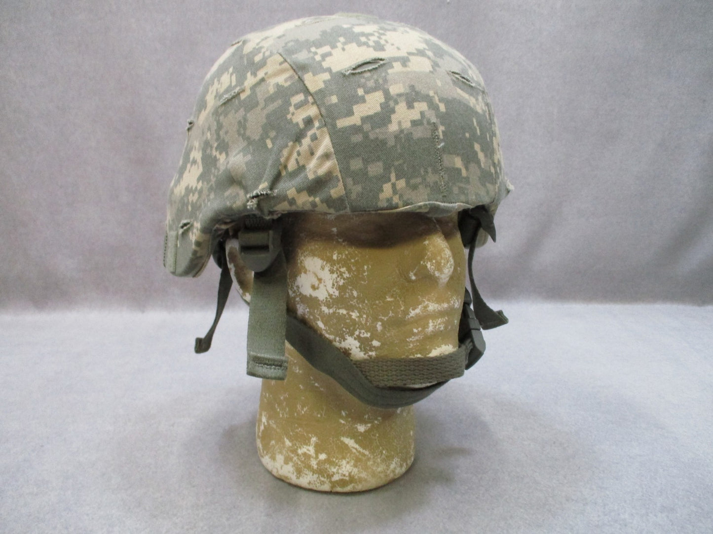 ACH Advanced Combat Helmet Size Medium Foliage Green w/ Pads Chinstrap Ballistic