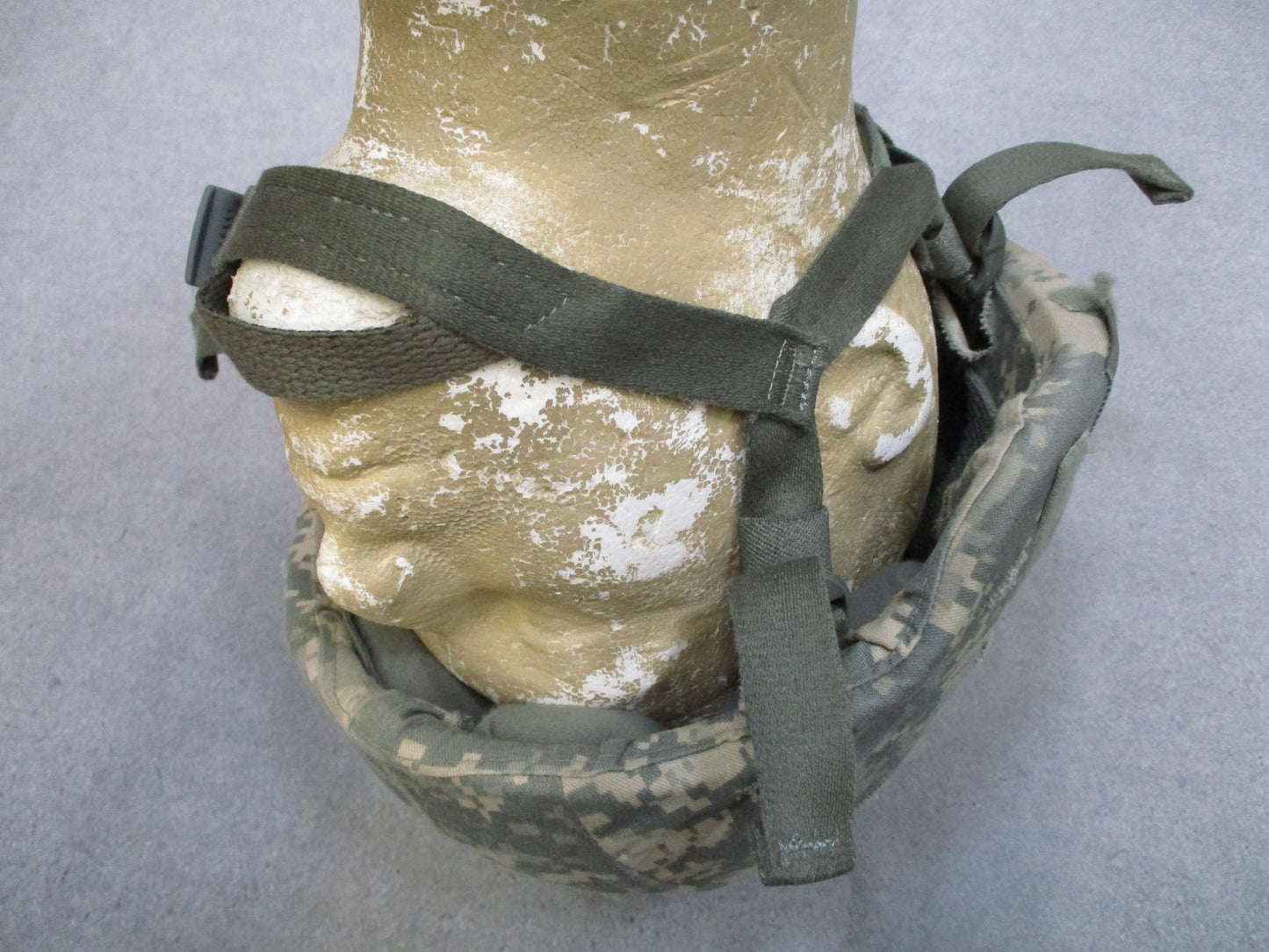 ACH Advanced Combat Helmet Size Medium Foliage Green w/ Pads Chinstrap Ballistic