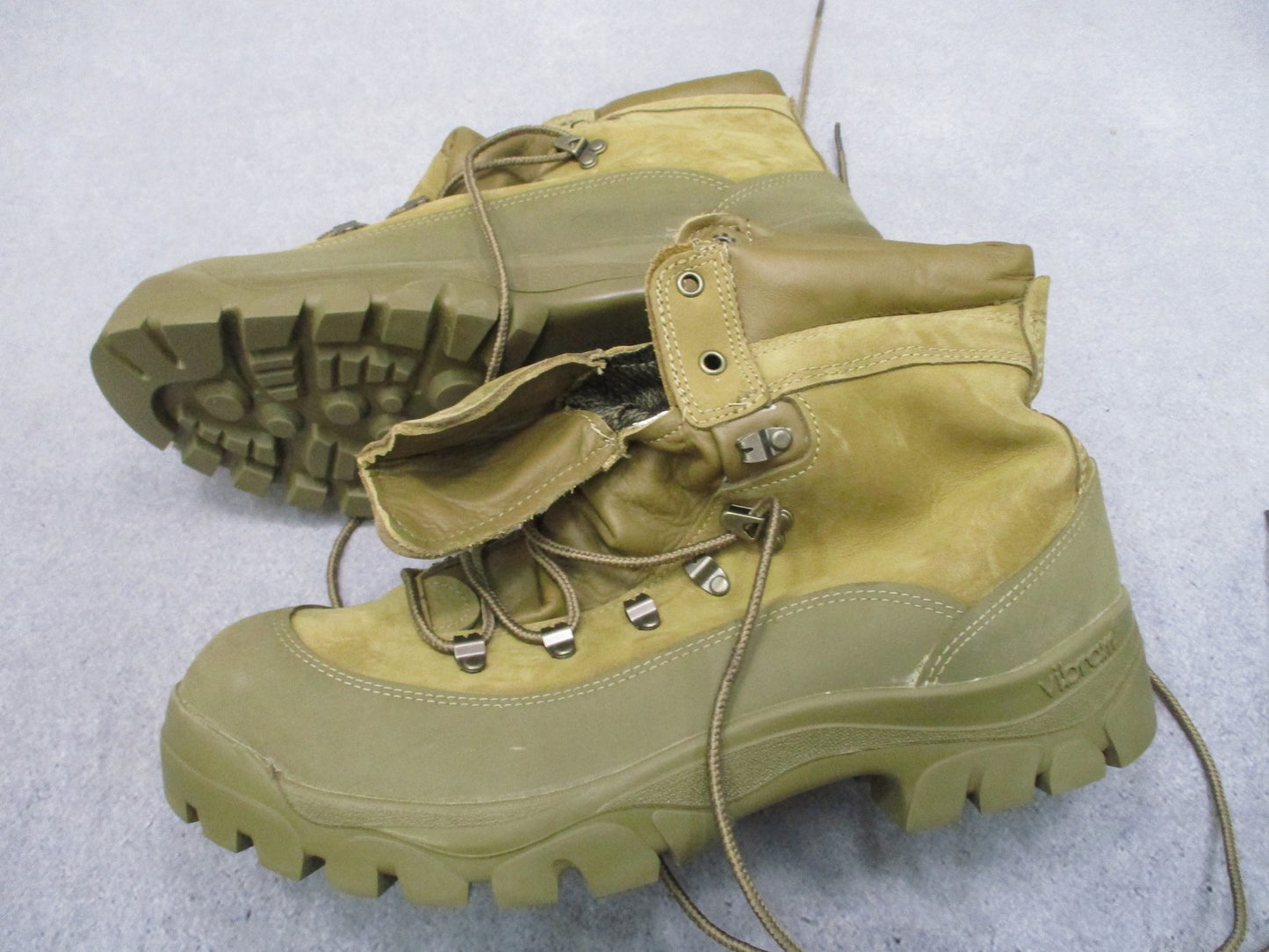 Bates E03412C USGI Gore-Tex Mountain Combat Hiker Boots 11.5 Wide Used