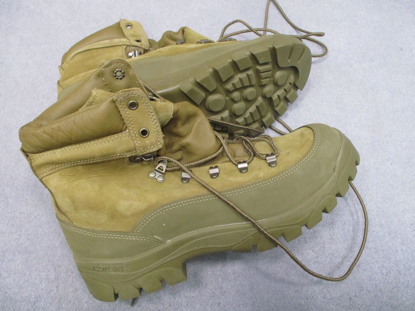 Bates E03412C USGI Gore-Tex Mountain Combat Hiker Boots 11.5 Wide Used