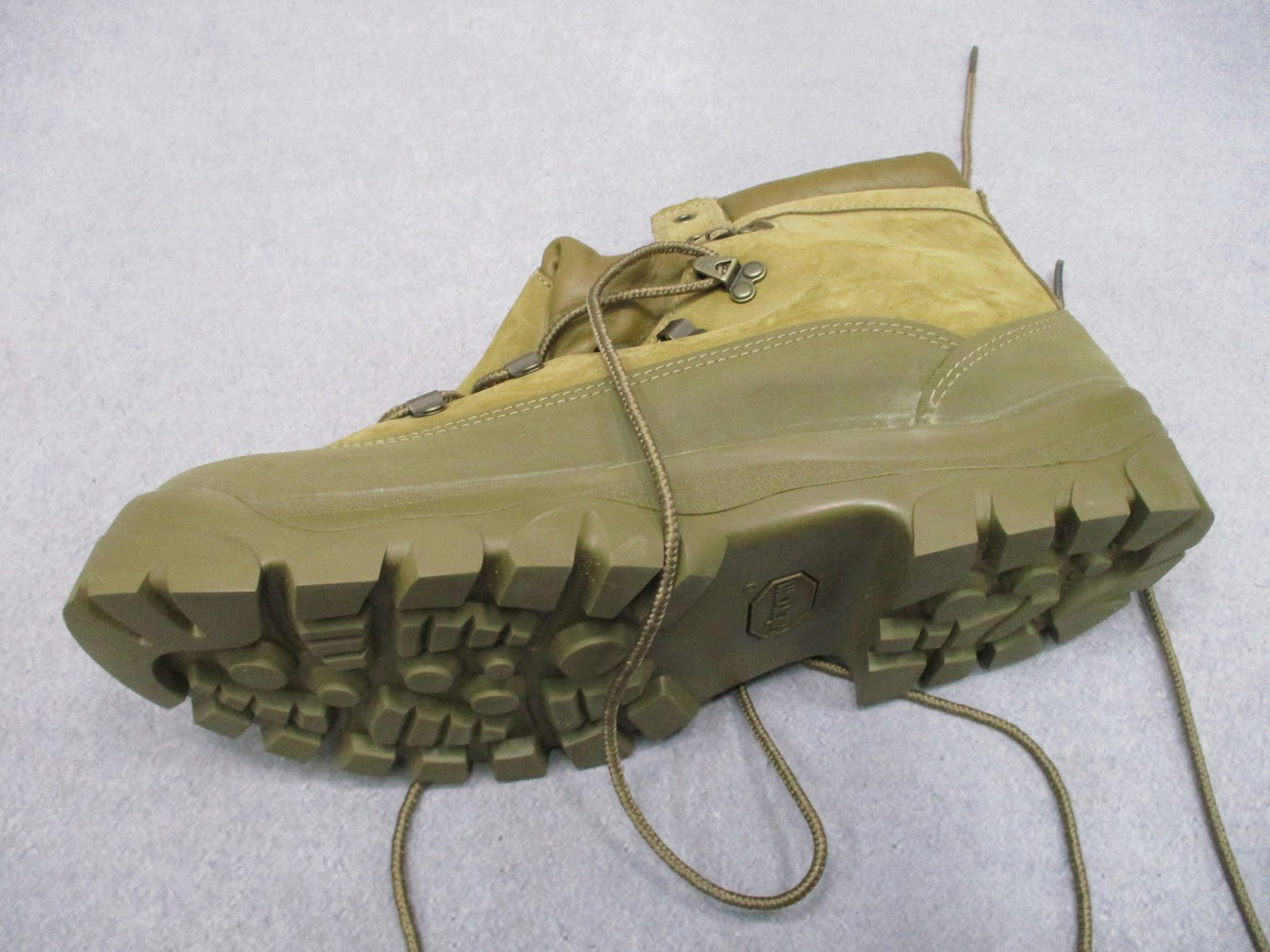 Bates E03412C USGI Gore-Tex Mountain Combat Hiker Boots 11.5 Wide Used