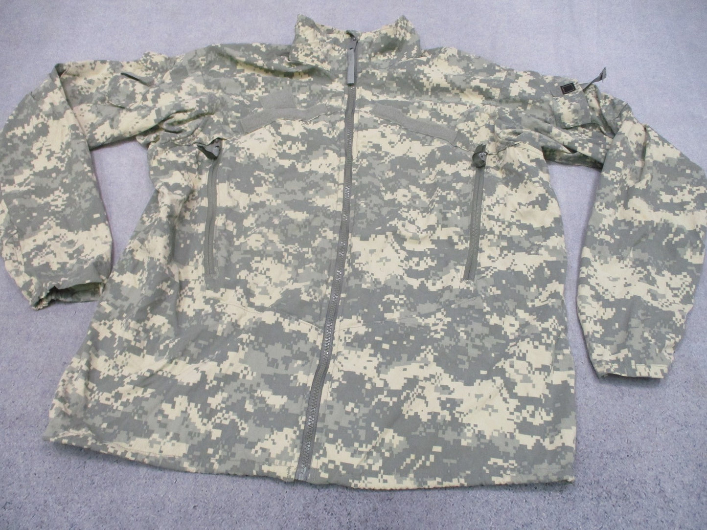 US Military ECWCS Gen III Level 4 Wind Jacket Digital Camo Medium Regular