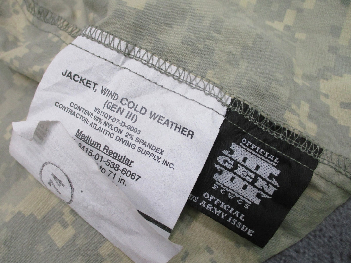 US Military ECWCS Gen III Level 4 Wind Jacket Digital Camo Medium Regular