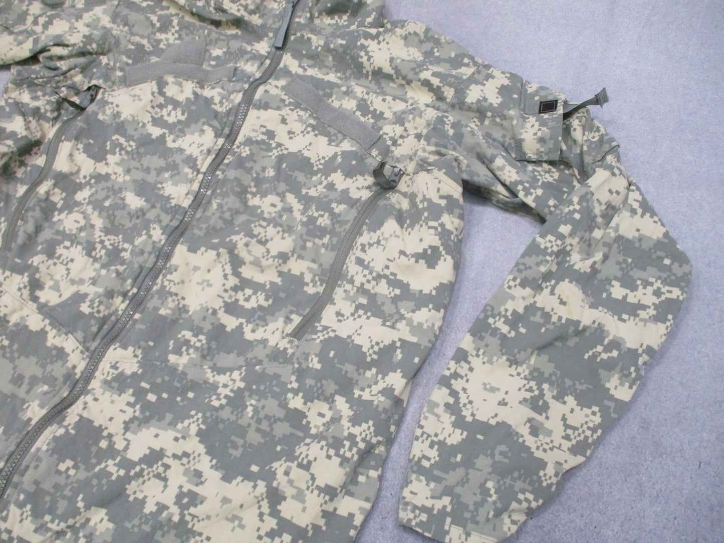 US Military ECWCS Gen III Level 4 Wind Jacket Digital Camo Medium Regular