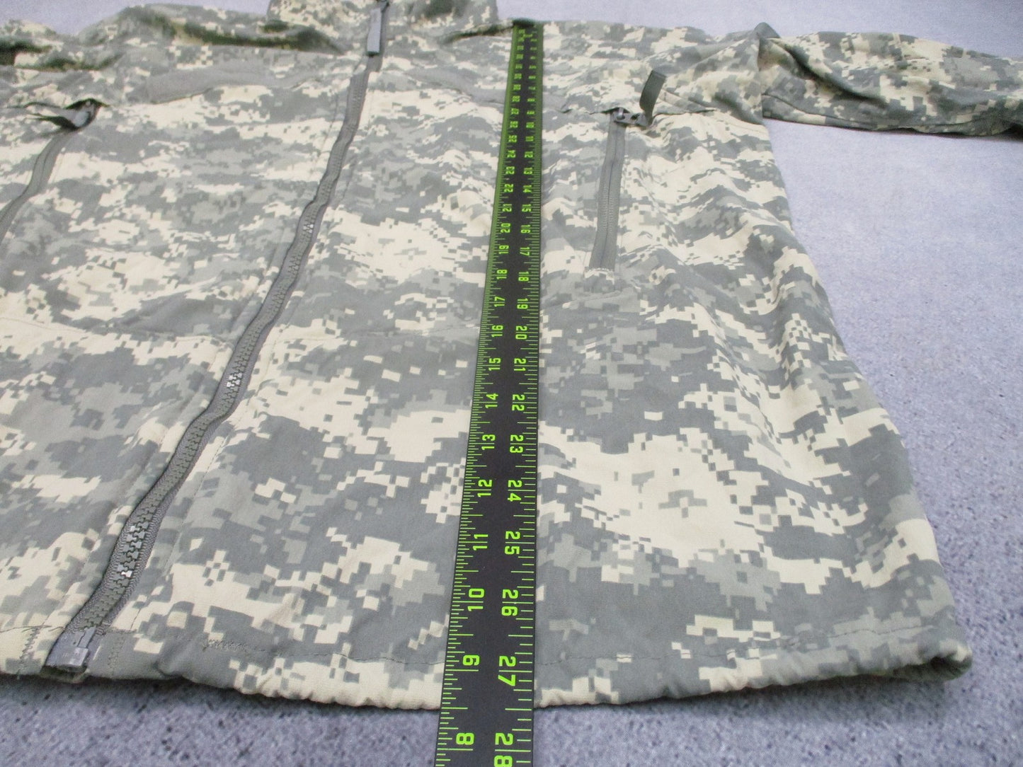 US Military ECWCS Gen III Level 4 Wind Jacket Digital Camo Medium Regular