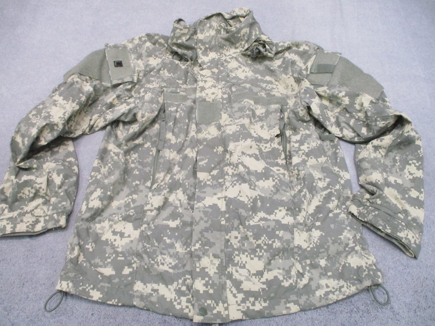 US Military ECWCS Gen III Level 5 Soft Shell Jacket UCP Camo Size Small-Short