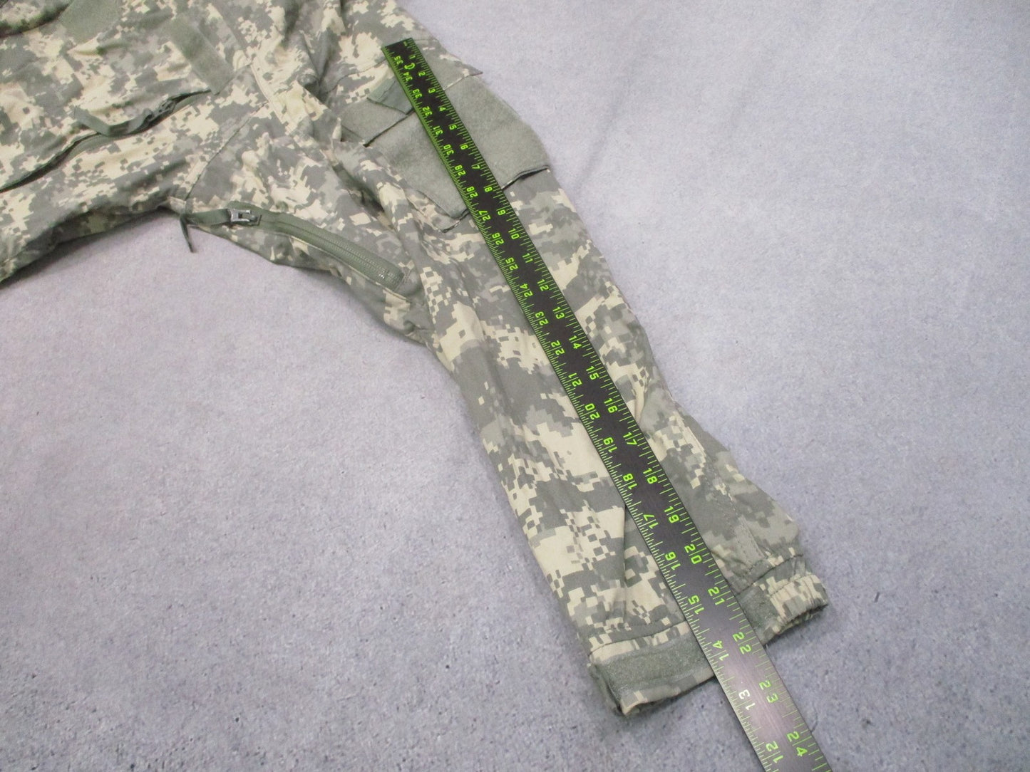 US Military ECWCS Gen III Level 5 Soft Shell Jacket UCP Camo Size Small-Short