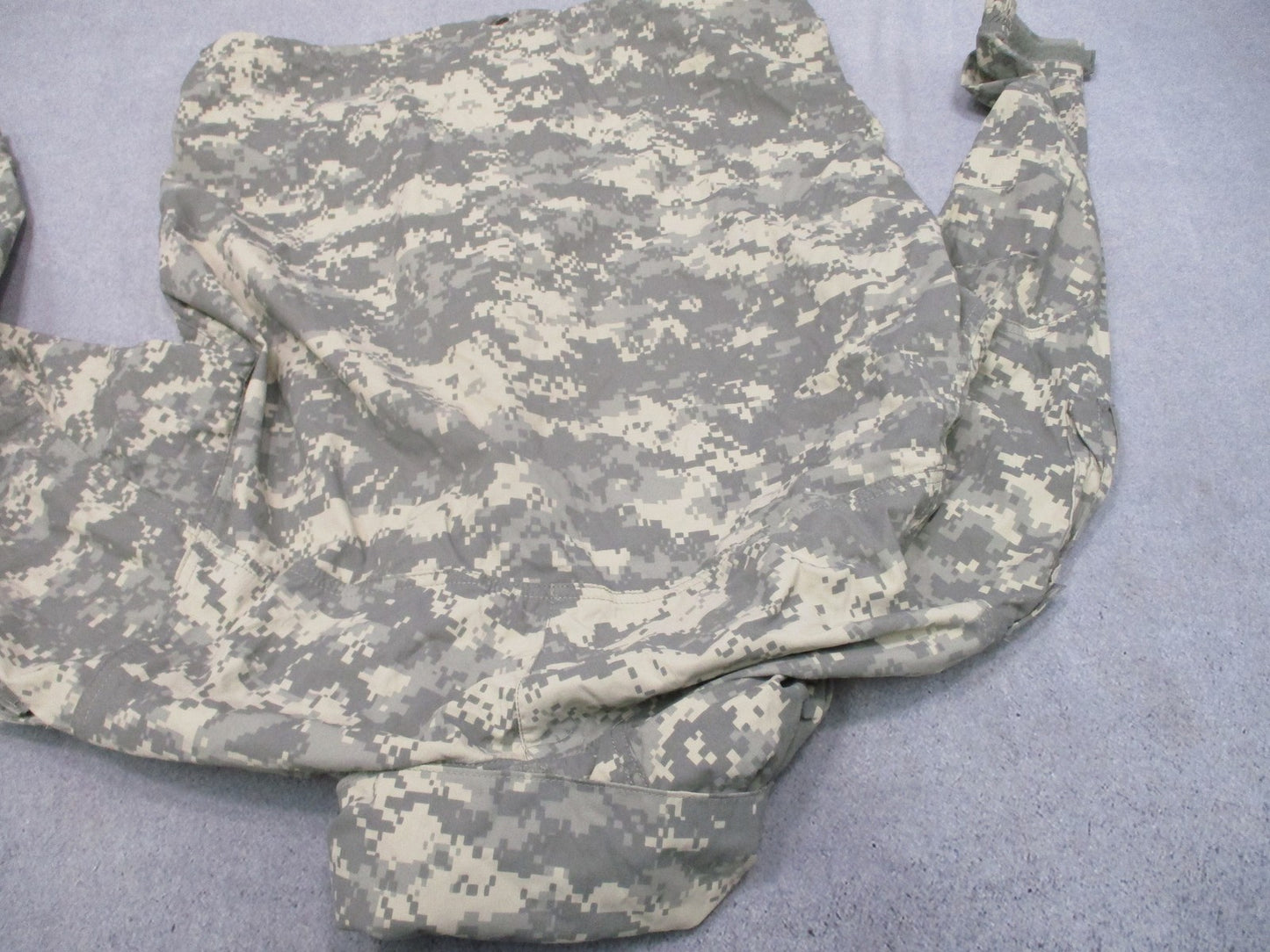 US Military ECWCS Gen III Level 5 Soft Shell Jacket UCP Camo Size Small-Short