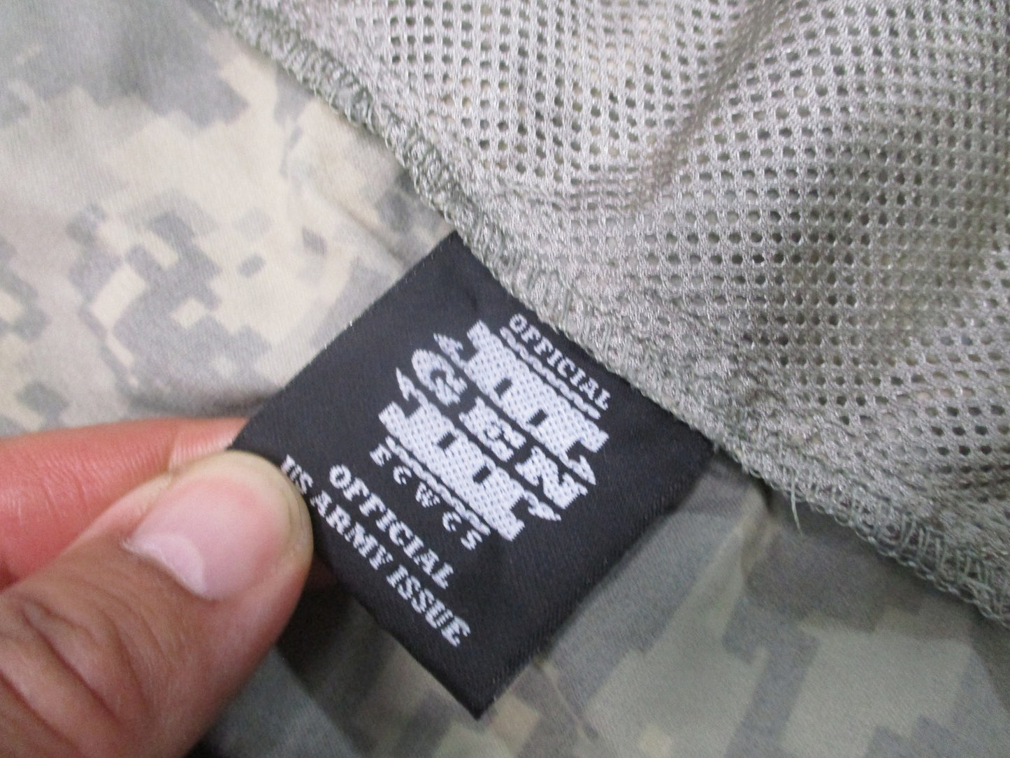 US Military ECWCS Gen III Level 5 Soft Shell Jacket UCP Camo Size Small-Short
