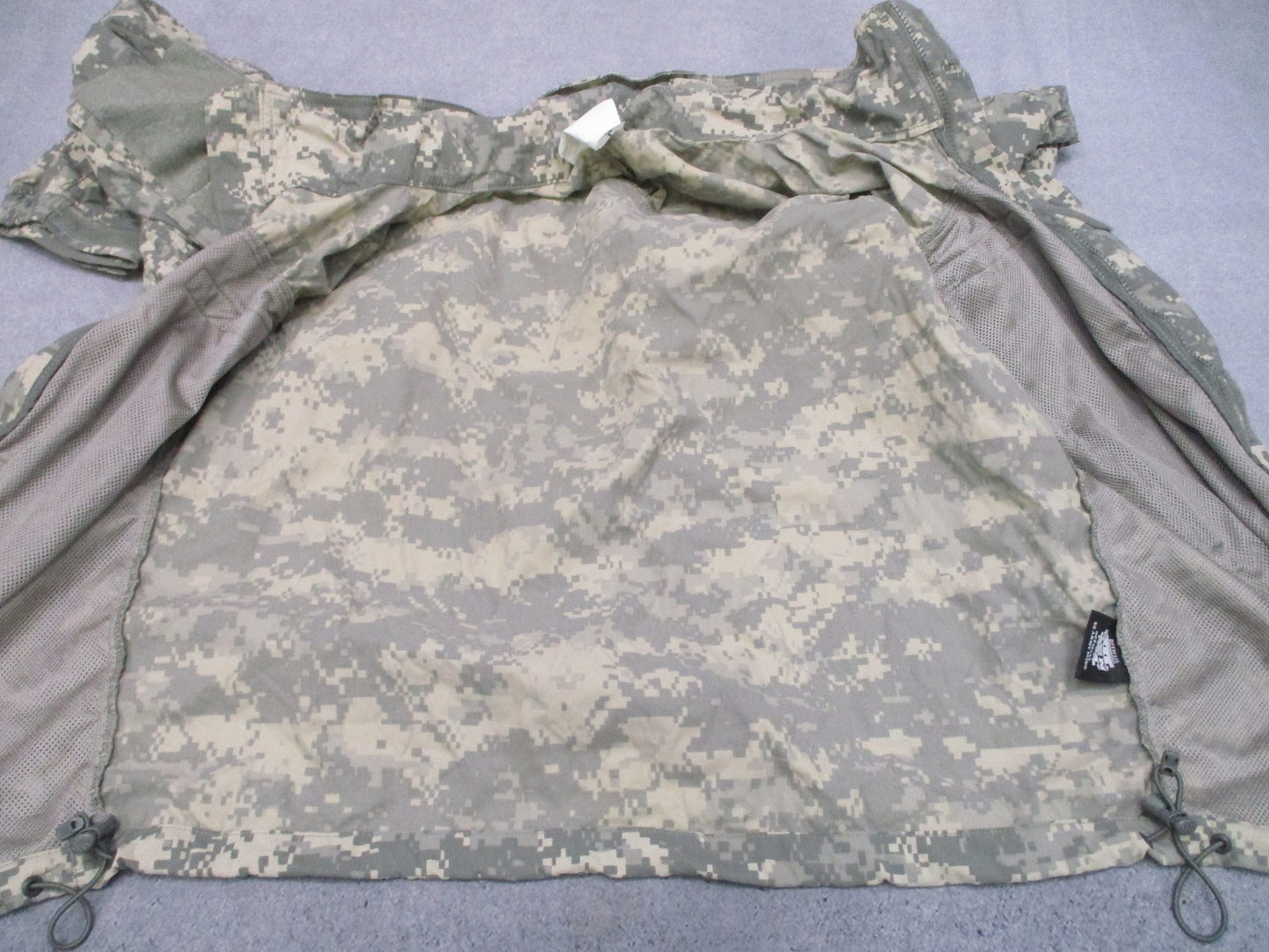US Military ECWCS Gen III Level 5 Soft Shell Jacket UCP Camo Size Small-Short