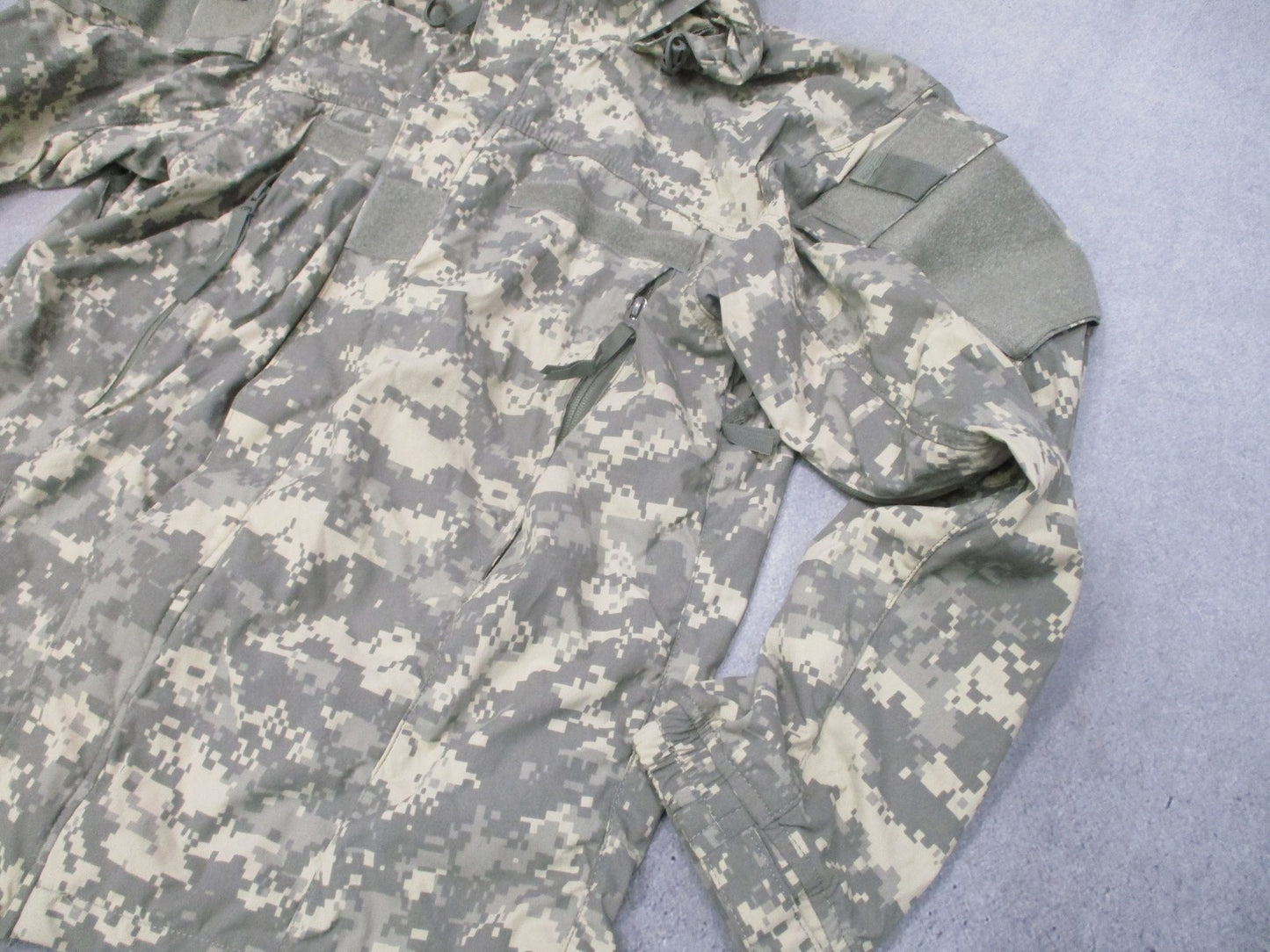 US Military ECWCS Gen III Level 5 Soft Shell Jacket UCP Camo Size Small-Short