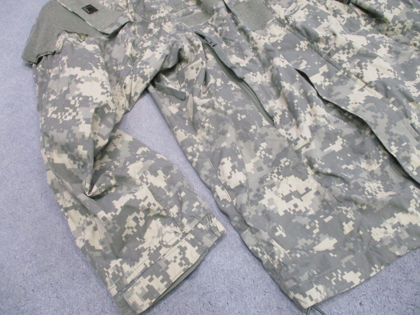 US Military ECWCS Gen III Level 5 Soft Shell Jacket UCP Camo Size Small-Short