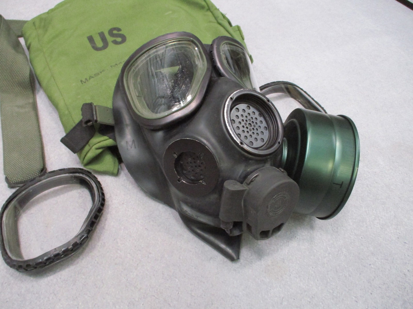 US Military Surplus M40 Series Gas Mask Respirator with Bag & Outserts - Size LG