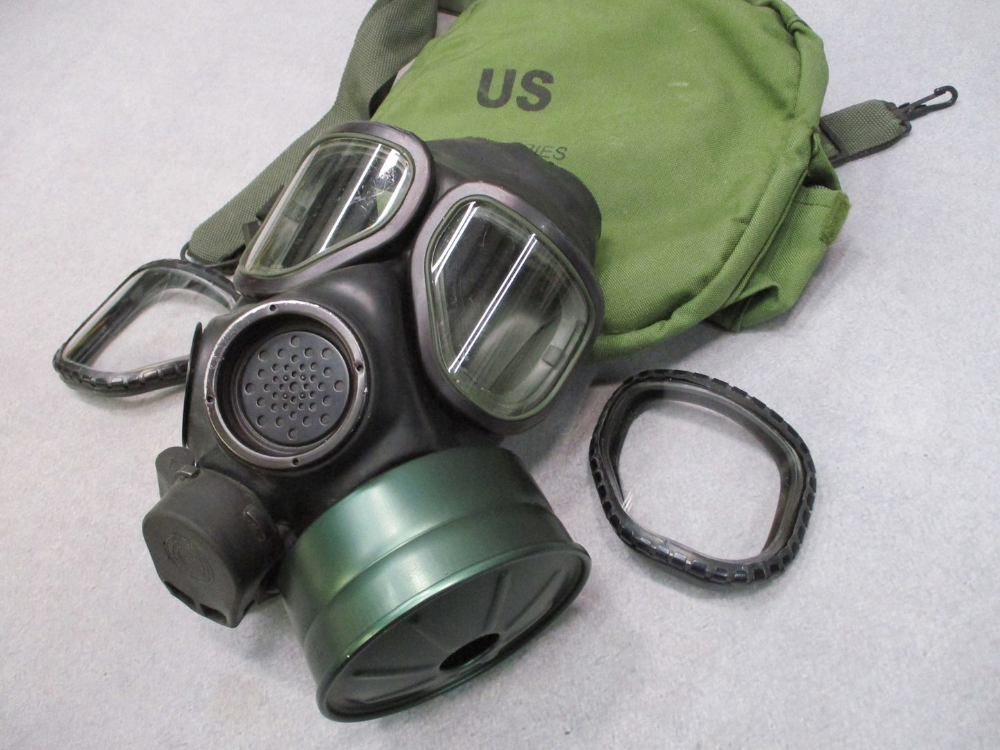 US Military Surplus M40 Series Gas Mask Respirator with Bag & Outserts - Size LG