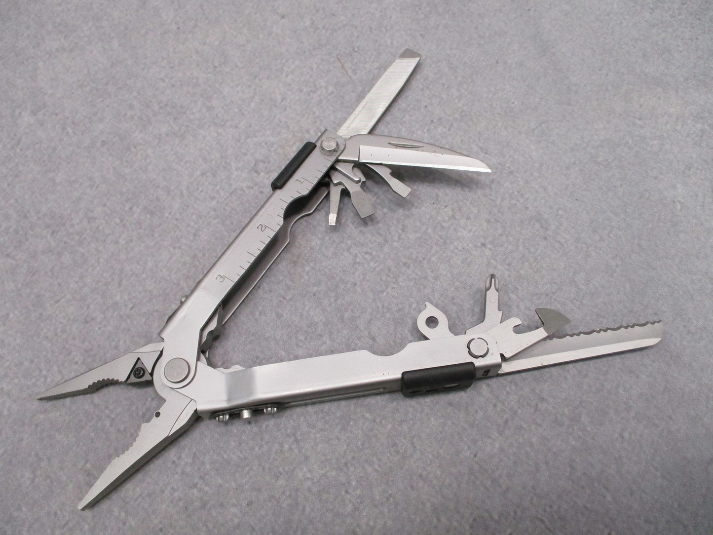 Gerber Multi-Plier 600 MP600 Multi-Tool w/ Tactical Sheath Made in USA
