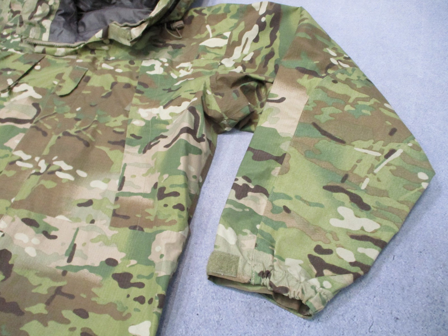 USED ARMY MULTICAM LEVEL 6 GORE-TEX JACKET MEDIUM/REGULAR COLD/WET WEATHER OCP