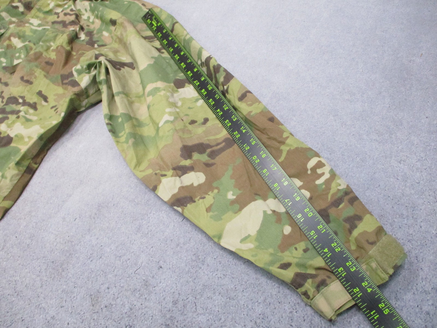 USED ARMY OCP COLD/WET WEATHER JACKET GEN III LEVEL 6 SCORPION TOP MEDIUM/REG
