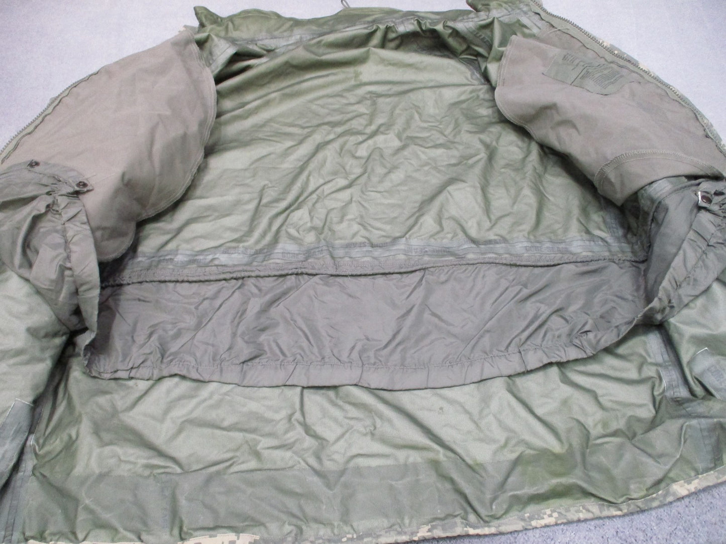 ARMY ISSUE ACU DIGITAL GORE-TEX JACKET COLD/WET WEATHER PARKA X-LARGE/LONG USED
