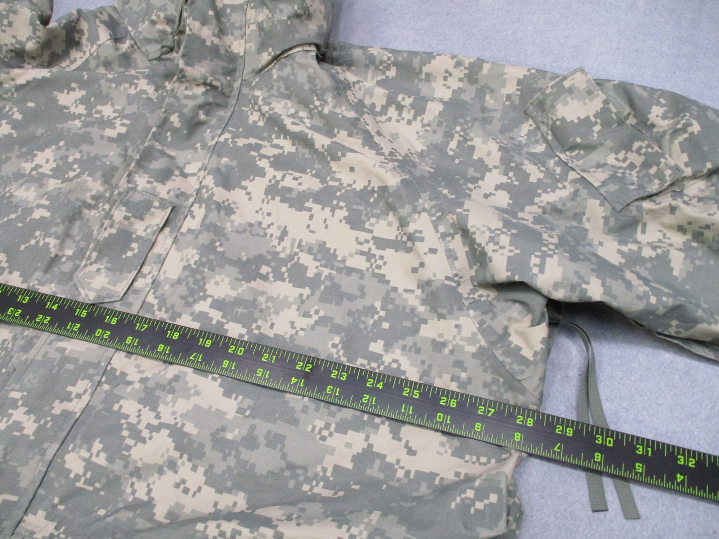 ARMY ISSUE ACU DIGITAL GORE-TEX JACKET COLD/WET WEATHER PARKA X-LARGE/LONG USED