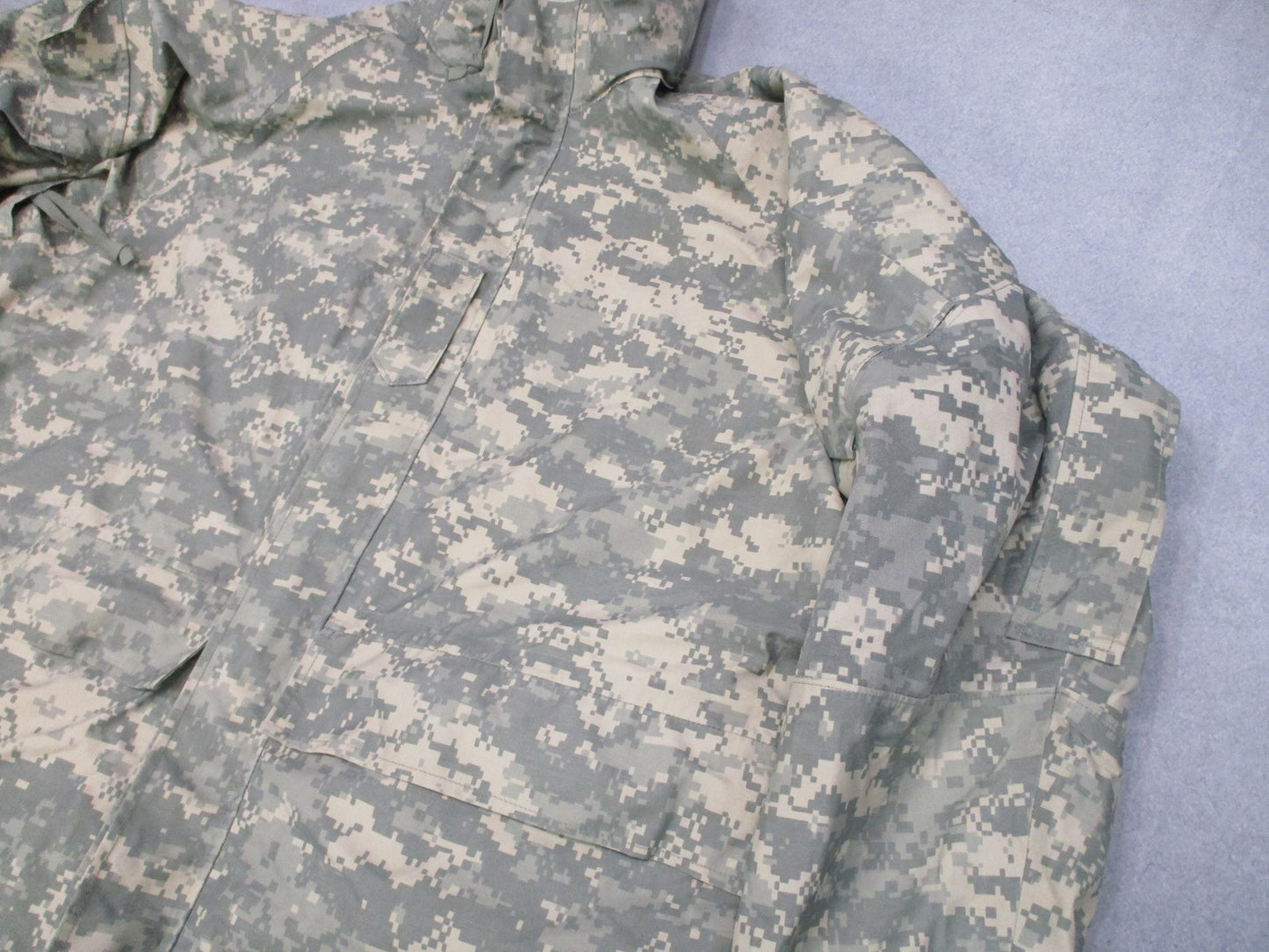 ARMY ISSUE ACU DIGITAL GORE-TEX JACKET COLD/WET WEATHER PARKA X-LARGE/LONG USED