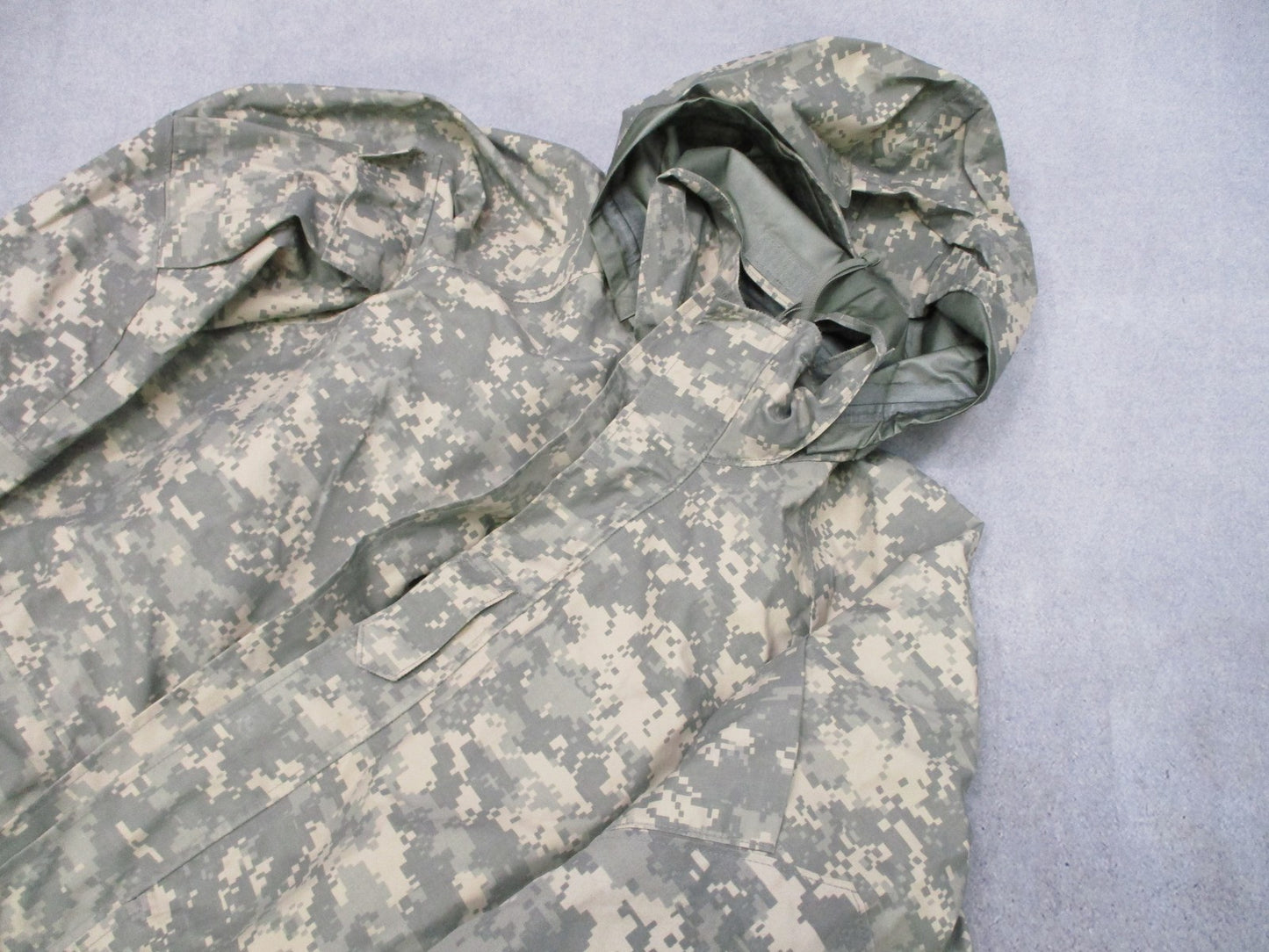 ARMY ISSUE ACU DIGITAL GORE-TEX JACKET COLD/WET WEATHER PARKA X-LARGE/LONG USED