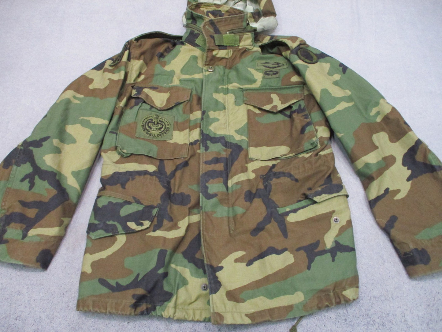 Vintage US Military M-65 Field Jacket Woodland Camo Small Short Airborne Patches