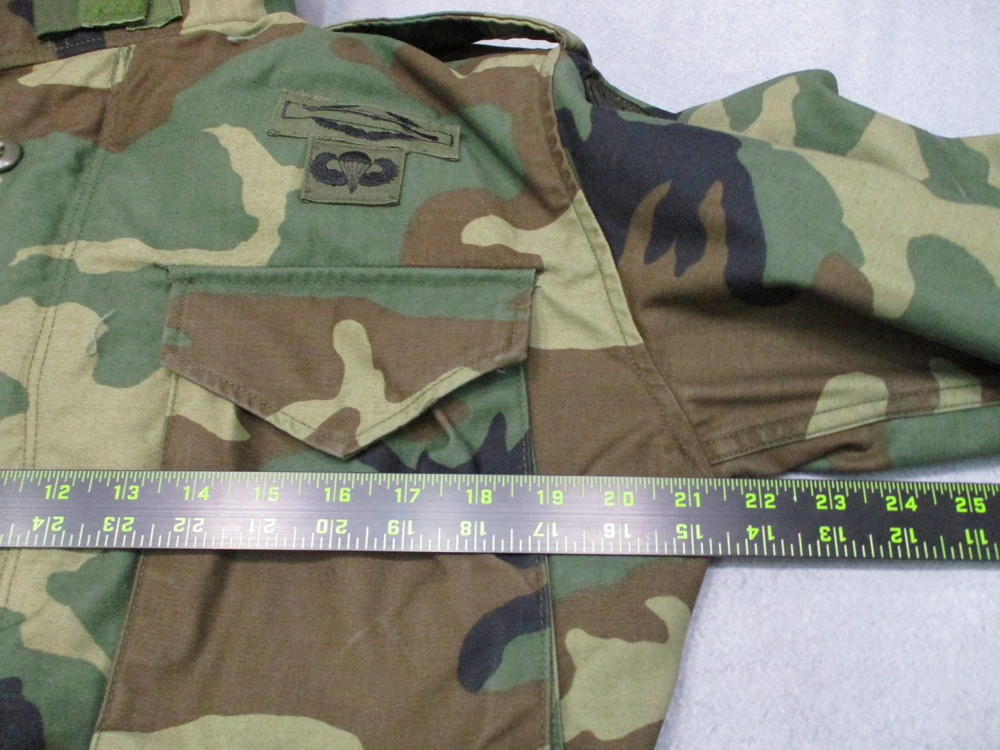 Vintage US Military M-65 Field Jacket Woodland Camo Small Short Airborne Patches