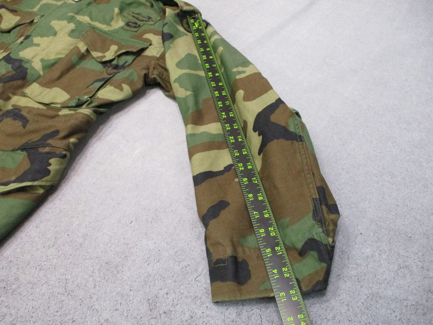 Vintage US Military M-65 Field Jacket Woodland Camo Small Short Airborne Patches