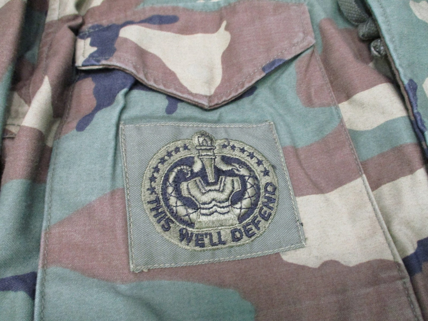 Vintage US Military M-65 Field Jacket Woodland Camo Small Short Airborne Patches