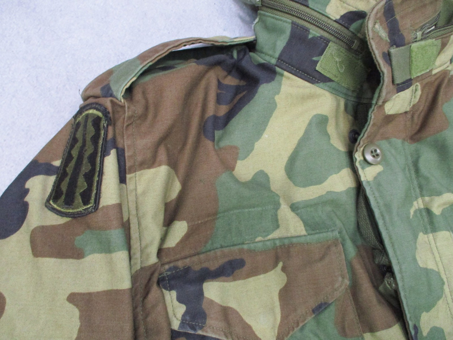 Vintage US Military M-65 Field Jacket Woodland Camo Small Short Airborne Patches