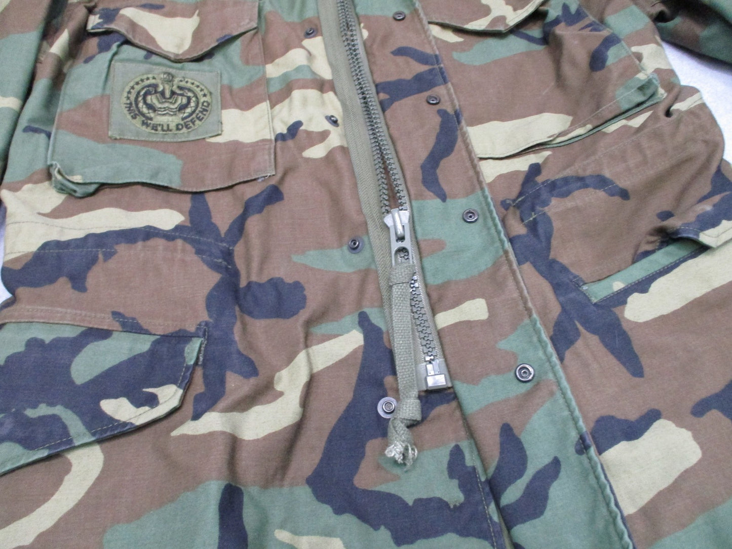 Vintage US Military M-65 Field Jacket Woodland Camo Small Short Airborne Patches