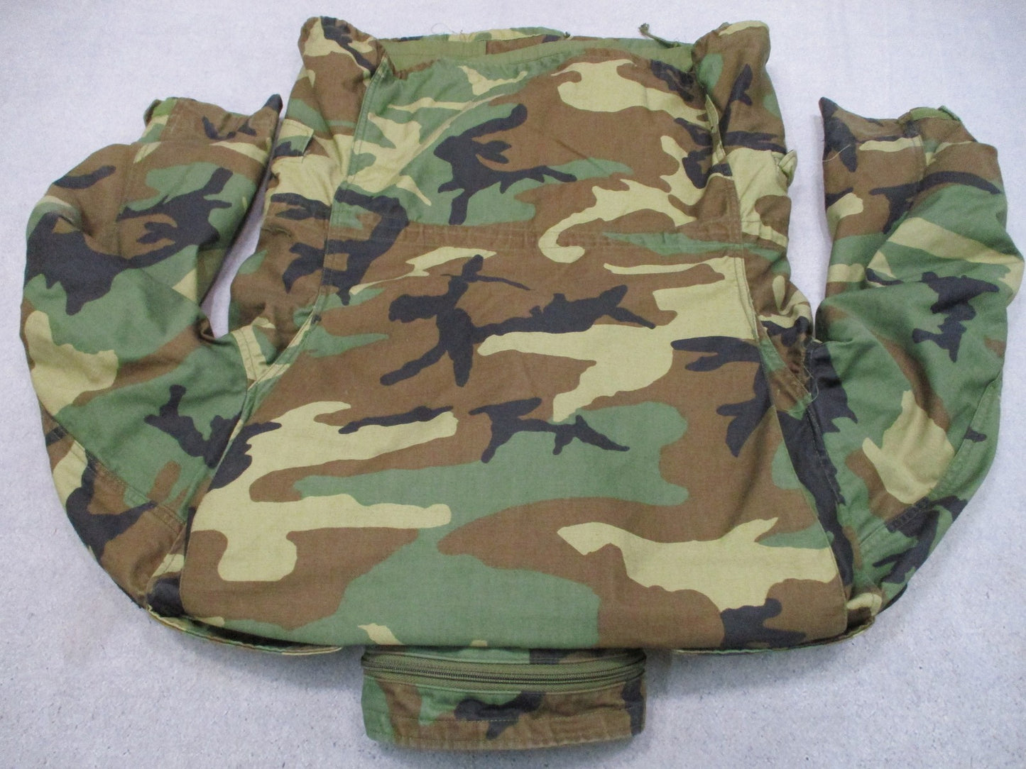 Vintage US Military M-65 Field Jacket Woodland Camo Small Short Airborne Patches