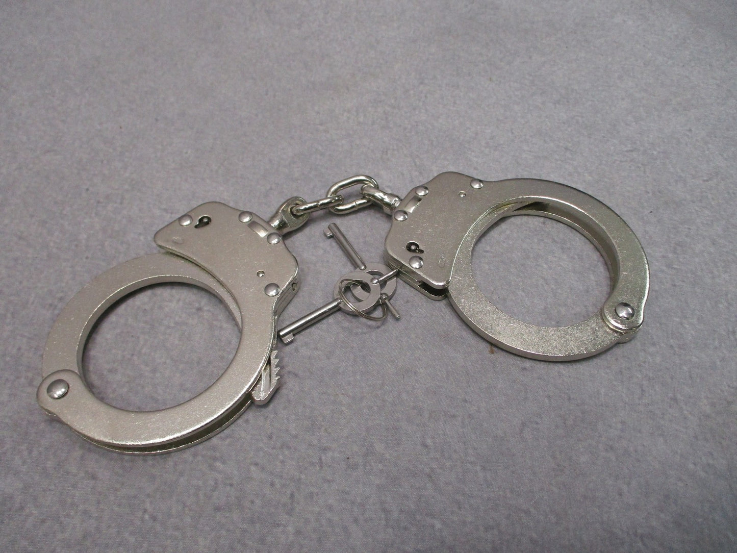 Fox Tactical 39-32 Professional Double-Lock Handcuffs Nickel Steel w/ 2 Keys