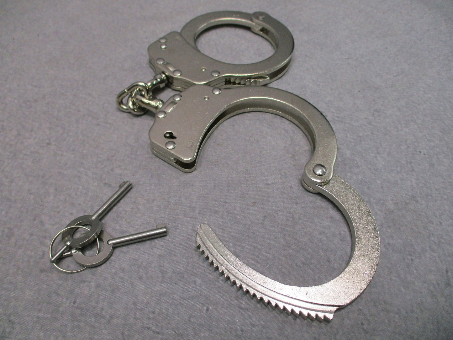 Fox Tactical 39-32 Professional Double-Lock Handcuffs Nickel Steel w/ 2 Keys