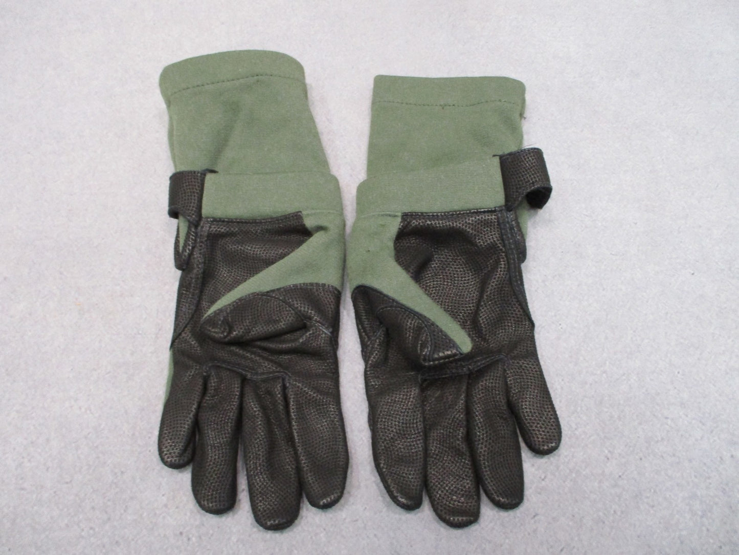 CamelBak Max Grip NT Tactical Gloves Sage Green Size Medium NSN 8415-01-536-2035