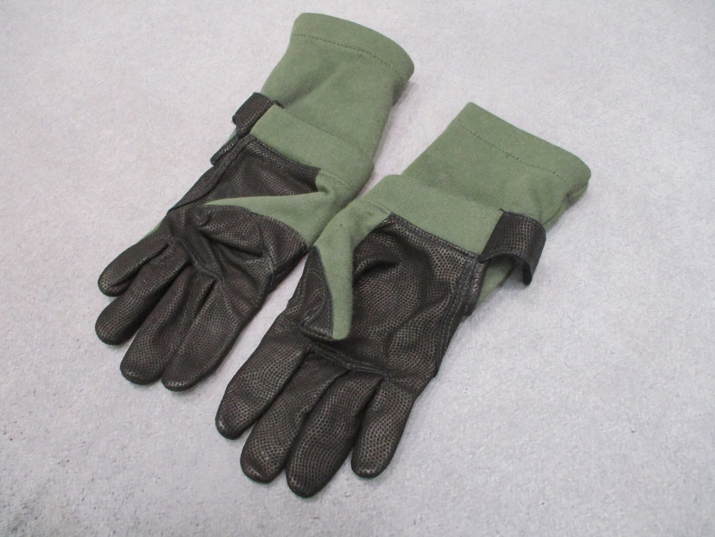 CamelBak Max Grip NT Tactical Gloves Sage Green Size Medium NSN 8415-01-536-2035
