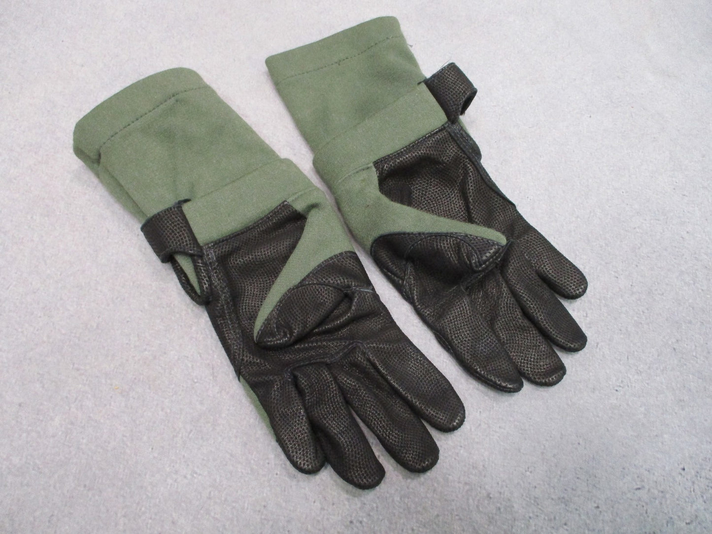 CamelBak Max Grip NT Tactical Gloves Sage Green Size Medium NSN 8415-01-536-2035