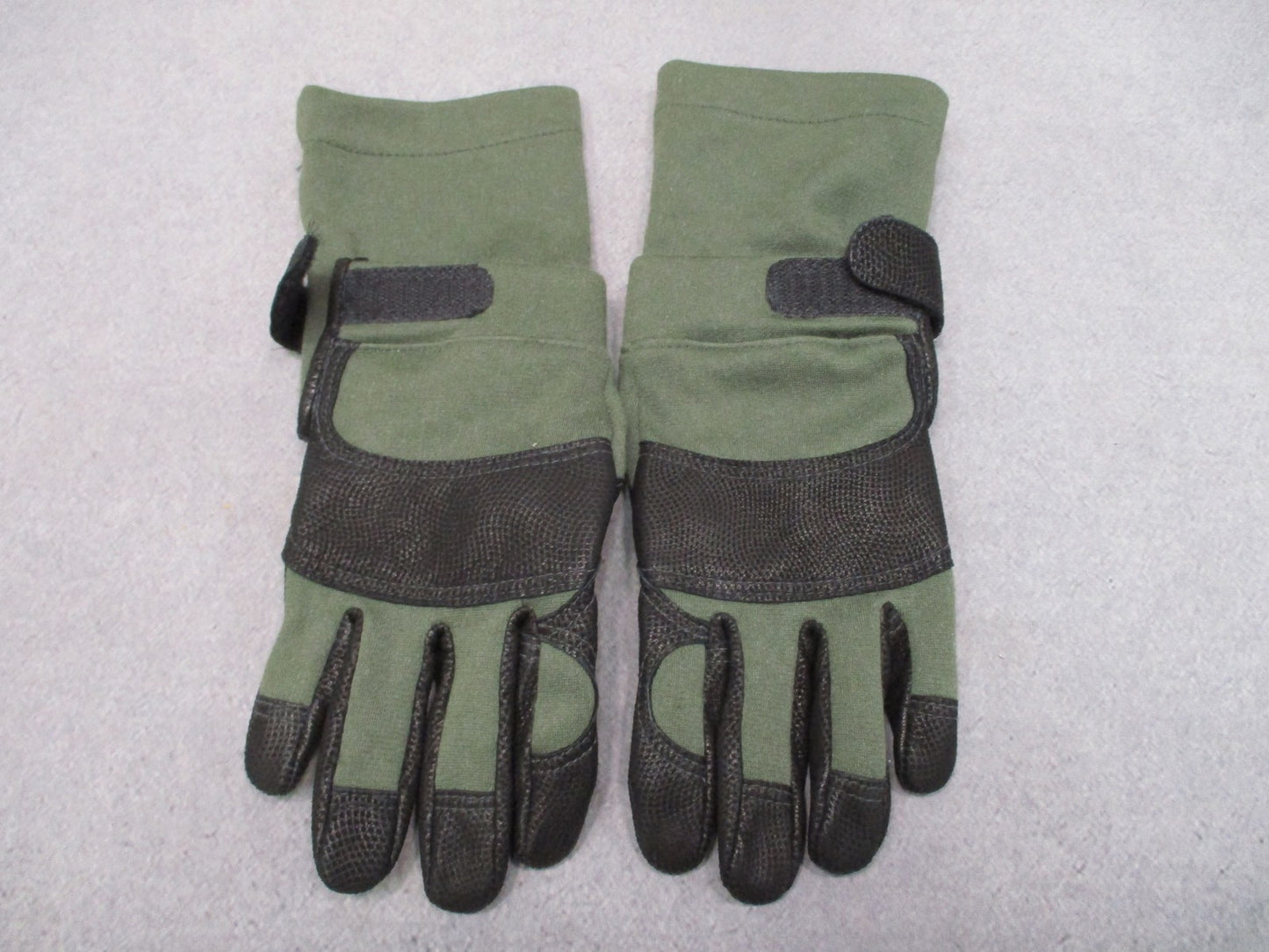 CamelBak Max Grip NT Tactical Gloves Sage Green Size Medium NSN 8415-01-536-2035