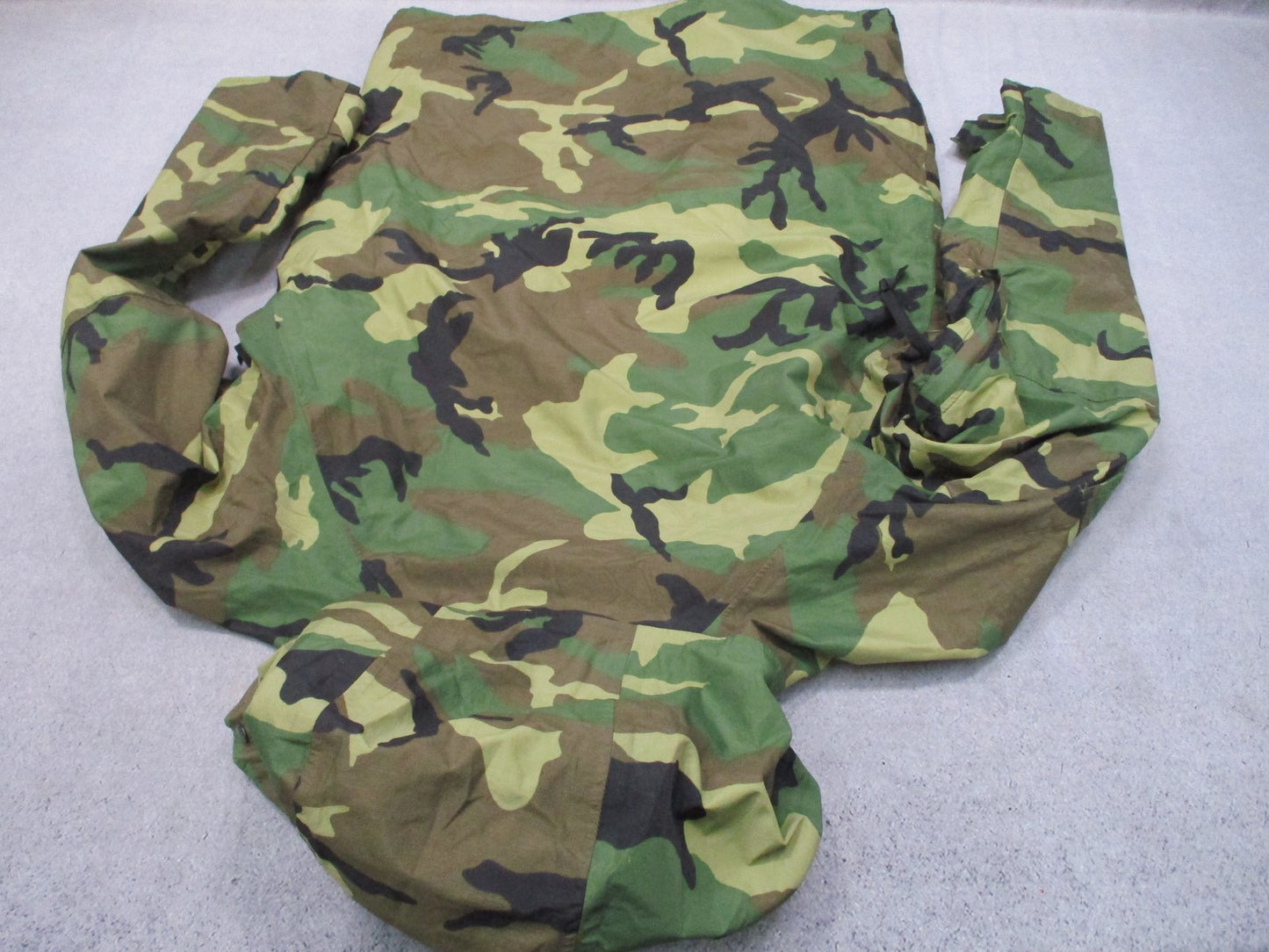 USED ARMY ISSUE WOODLAND BDU GORE-TEX JACKET WET/COLD WEATHER PARKA MEDIUM-LONG