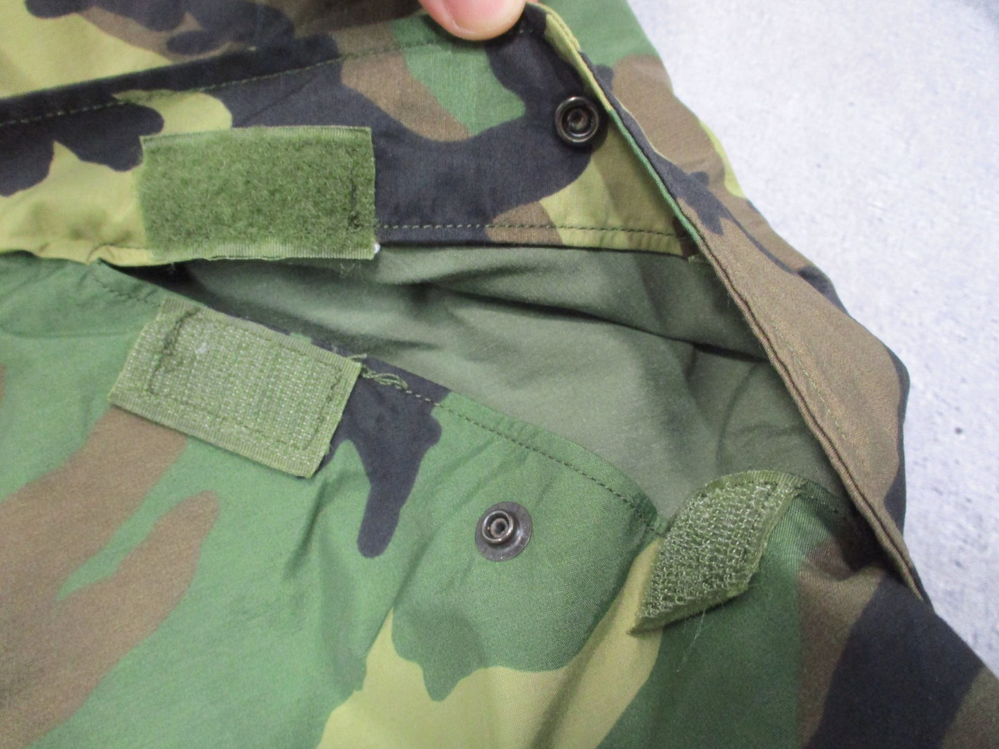 USED ARMY ISSUE WOODLAND BDU GORE-TEX JACKET WET/COLD WEATHER PARKA MEDIUM-LONG