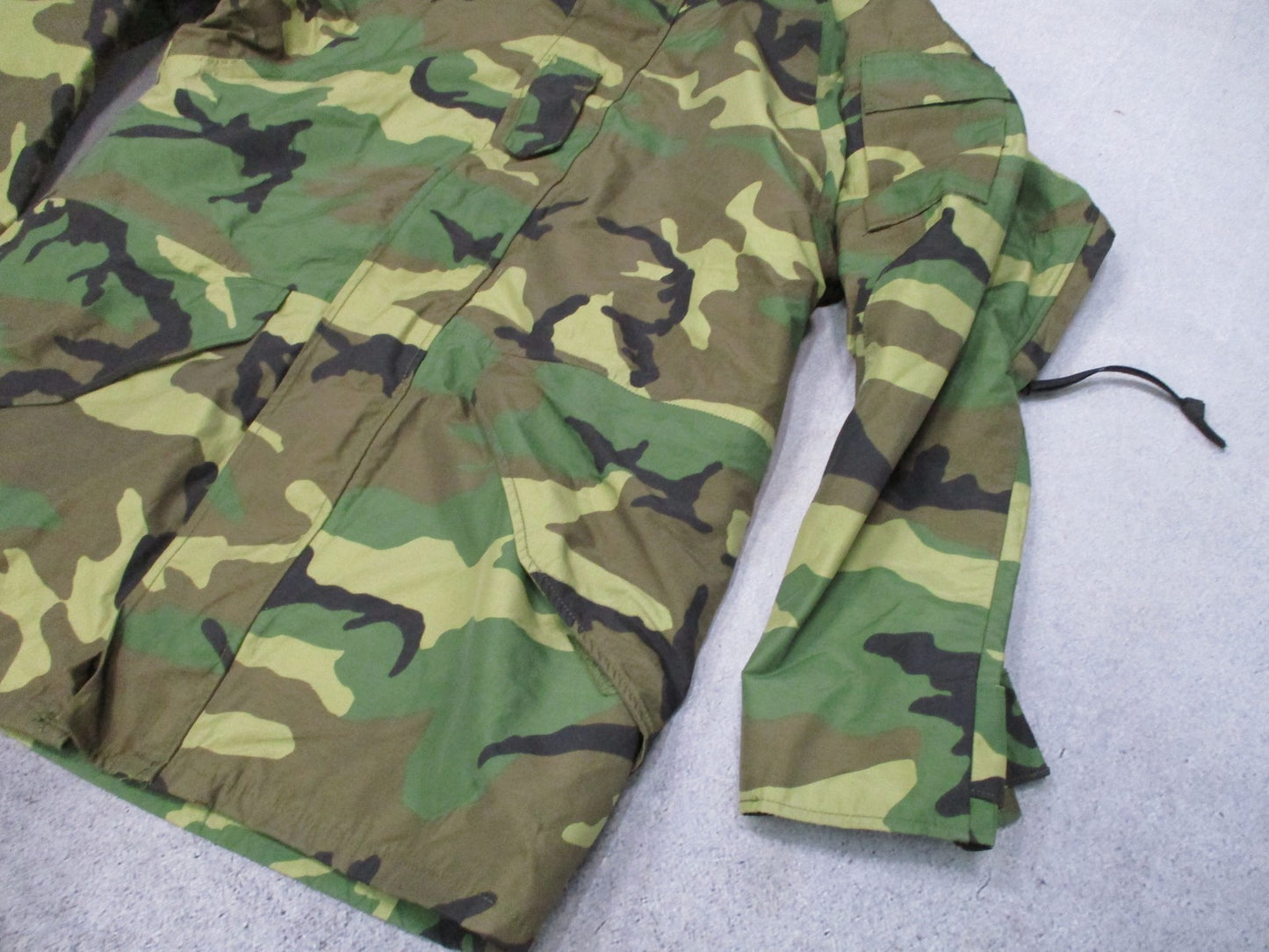 USED ARMY ISSUE WOODLAND BDU GORE-TEX JACKET WET/COLD WEATHER PARKA MEDIUM-LONG