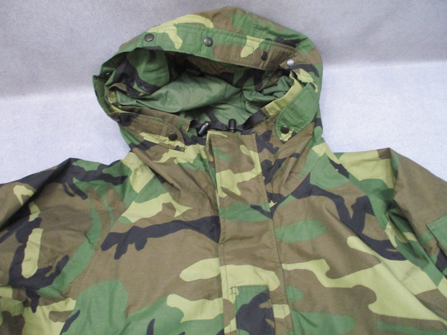 USED ARMY ISSUE WOODLAND BDU GORE-TEX JACKET WET/COLD WEATHER PARKA MEDIUM-LONG