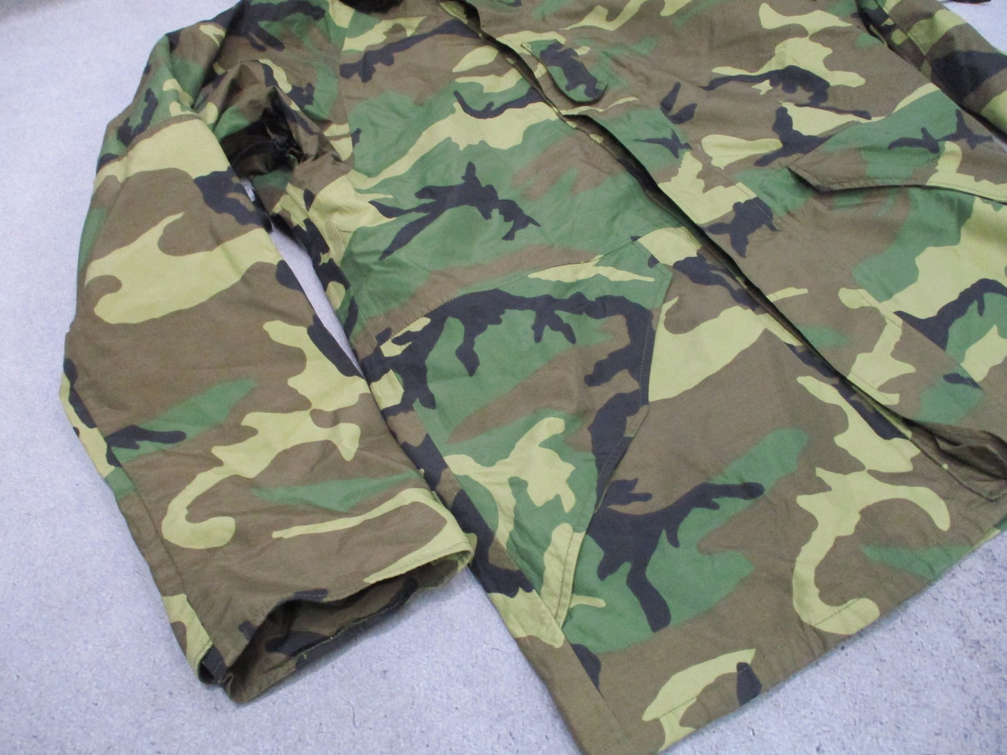 USED ARMY ISSUE WOODLAND BDU GORE-TEX JACKET WET/COLD WEATHER PARKA MEDIUM-LONG